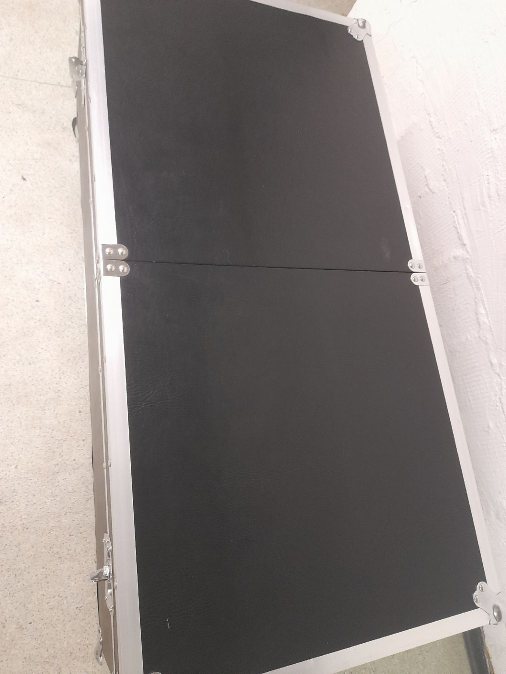 Maisons du monde Tavoli: Flightcase Design Couchtisch – Usato da Glattbrugg venduto da B_B 7