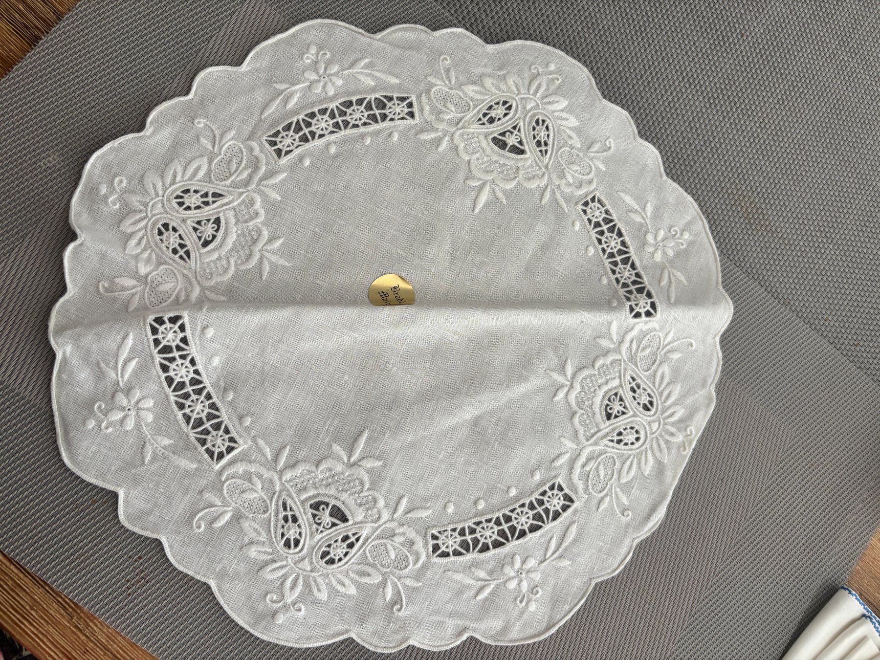 Tutte le decorazioni: Feine, Unterlage oder dekorat  Handarbeit, Brodé Main, ø32cm – Nuovo (secondo la descrizione) da Wallisellen venduto da ASZT