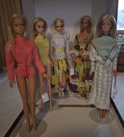 Vintage Barbies im Konvolut. Verkauf ohne Puppenständer.