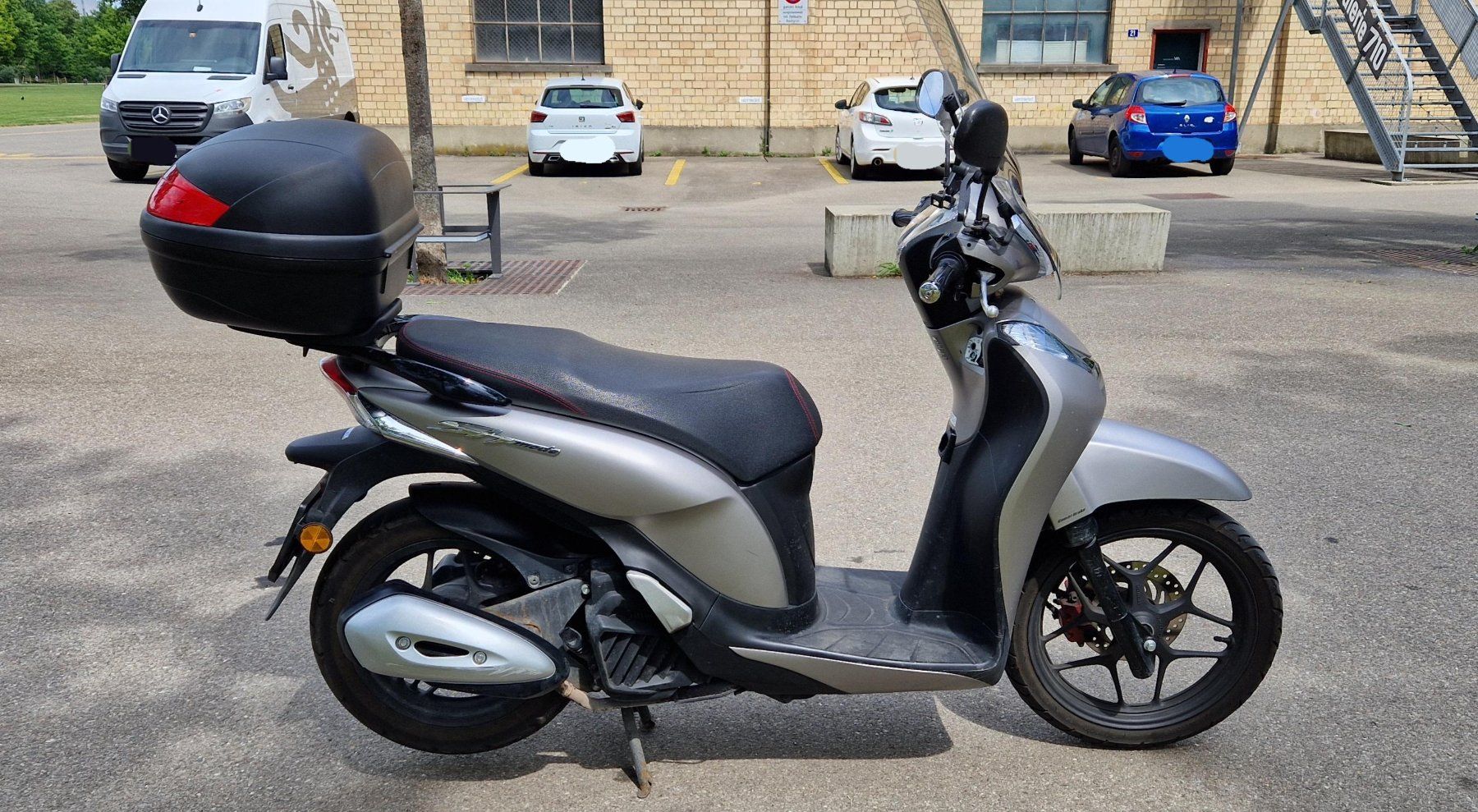 Honda Scooters: Honda SH Mode 125 (ANC125) – gepflegt, MFK 05/2025, Topcase – Gebraucht aus Winterthur von lorenabrunner 3