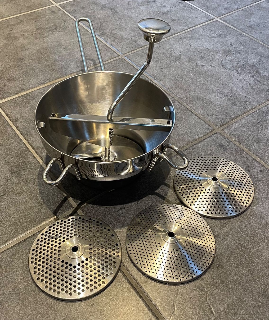 Appareils de cuisine: Passevite / Passiermühle mit drei Einsätzen – D'occasion à Altstätten SG par ra.ge