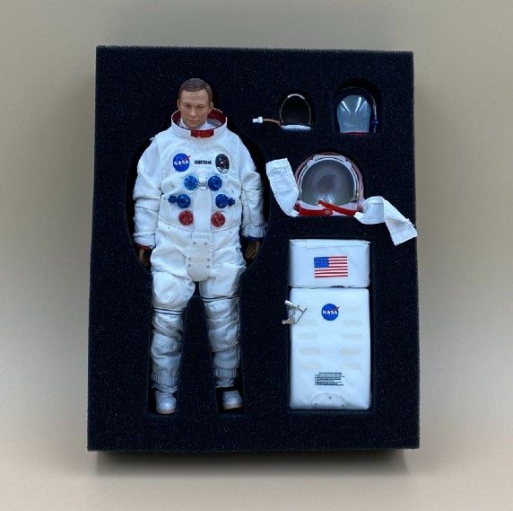 Statuette: DID XS8033 Astronaut Neil Armstrong "Apollo" – Nuovo e nell'imballaggio originale da Sursee venduto da Toni-SpielSursee 1