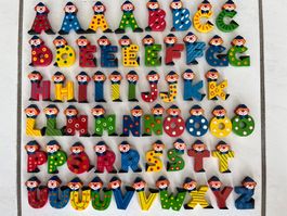 Buchstaben aus Holz, handbemalt, Clowns, 40mm