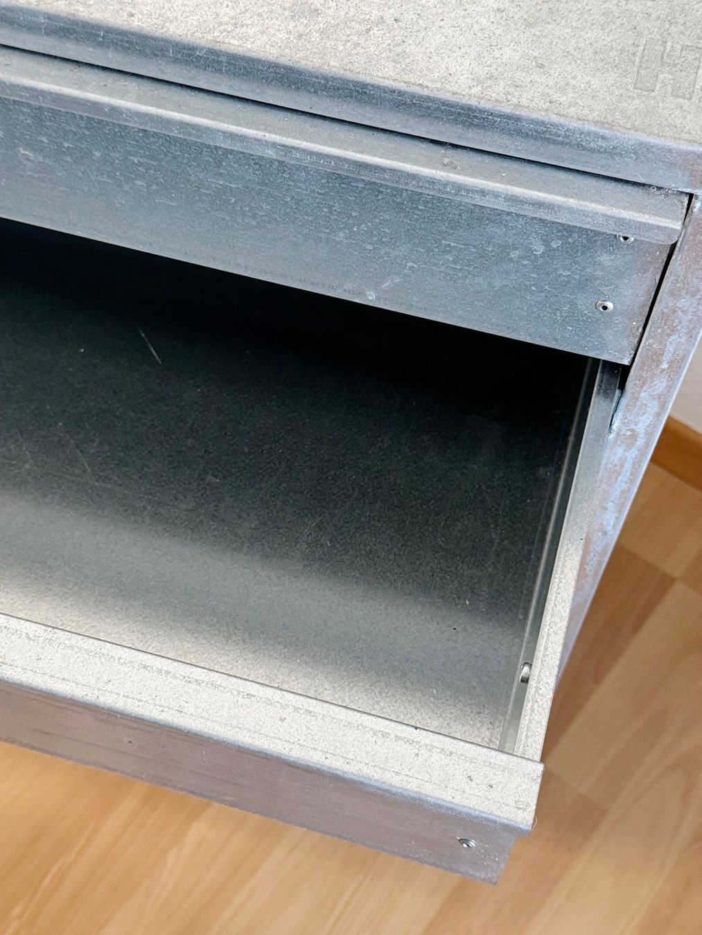 Interio Cassettiere: Korpus Rollkontainer Interio Galva Industrie Metall – Usato da Zürich venduto da LZA_Zuerich 4
