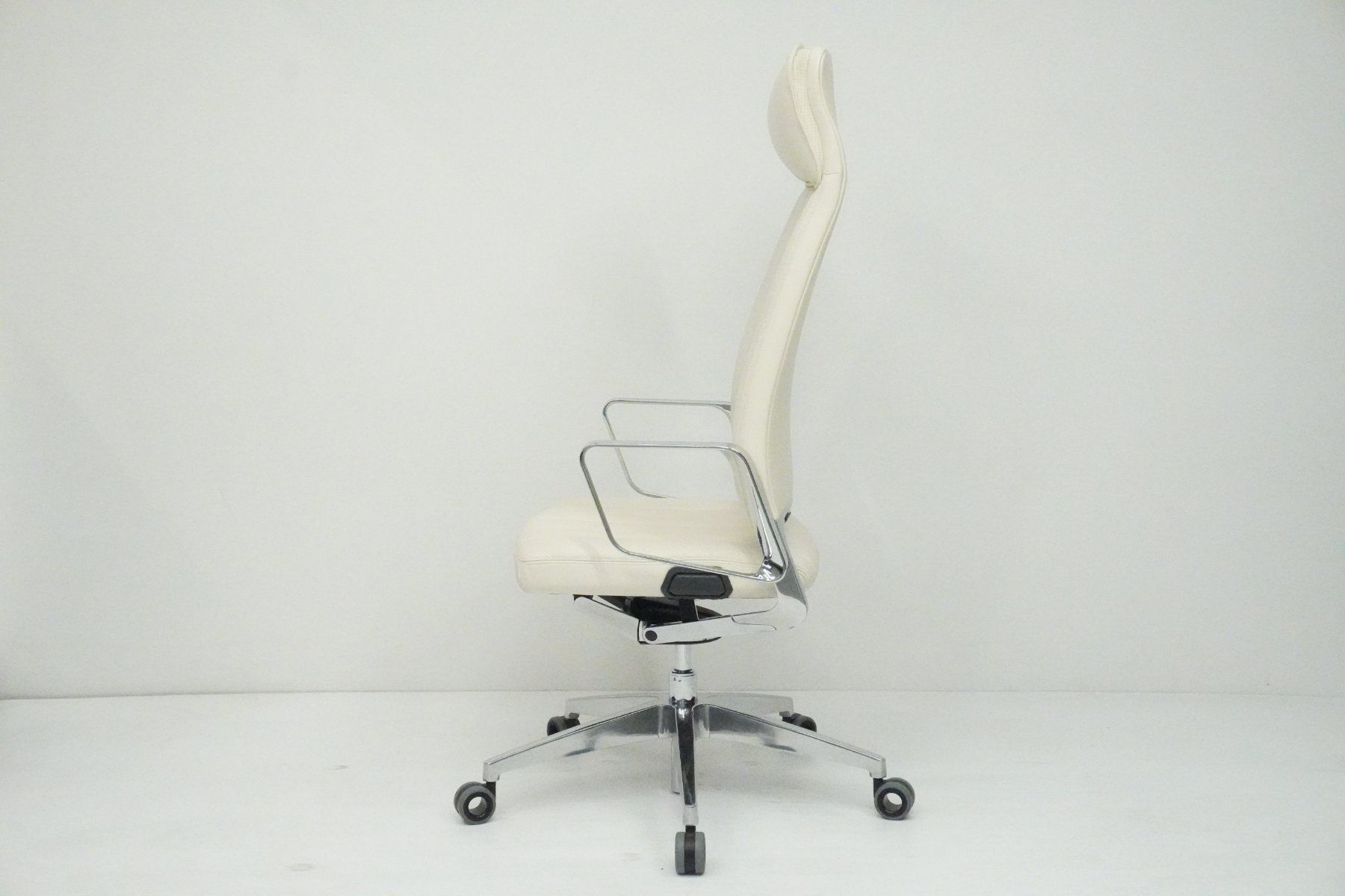Sedie: Interstuhl VINTAGEis5 Chefsessel Leder UVP CHF 5247 – Usato da Bad Zurzach venduto da QLASSIQ 4