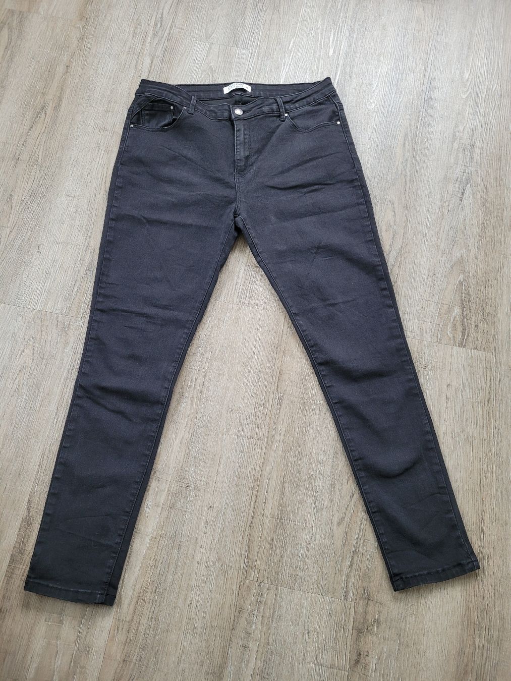 Jeans: Schwarze Jeans in XL – Usato da Niederbuchsiten venduto da klengyel