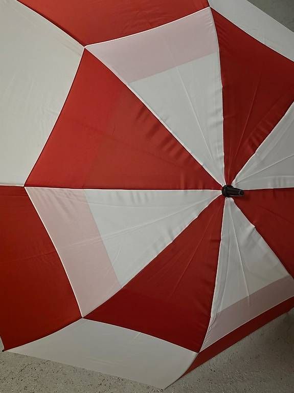 Ombrelloni: Sonnenschirm rot/weiss – Usato da Urtenen-Schönbühl venduto da ger_bx2c