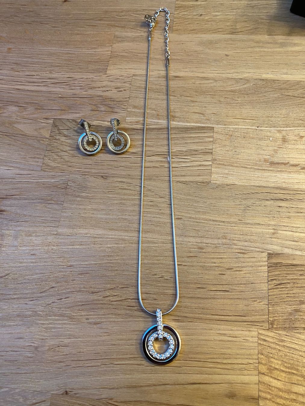 Swarovski Catenine: Swarovski Schmuckset – Nuovo (secondo la descrizione) da Hittnau venduto da Minitwo146