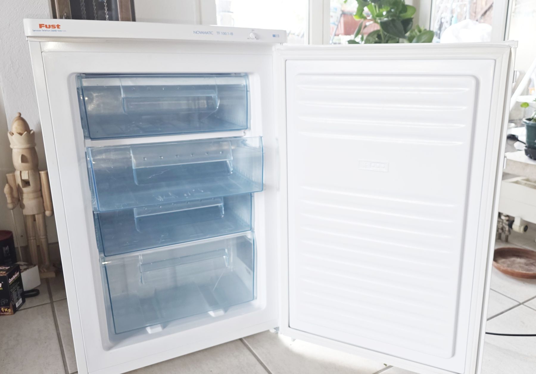 Fust Congelatori: Fust Tiefkühlschrank – Usato da Thalwil venduto da belleschoses73