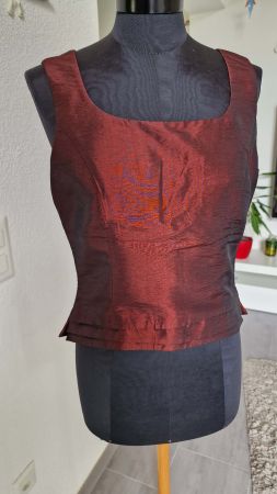 Schönes Top in glänzendem Satin  von Agata re