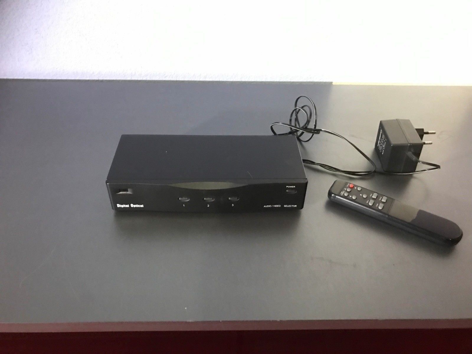 Monitore: DIGITAL OPTICAL-AUDIO VIDEO SELECTOR – Gebraucht aus St. Margarethen TG von Mac-PC 1