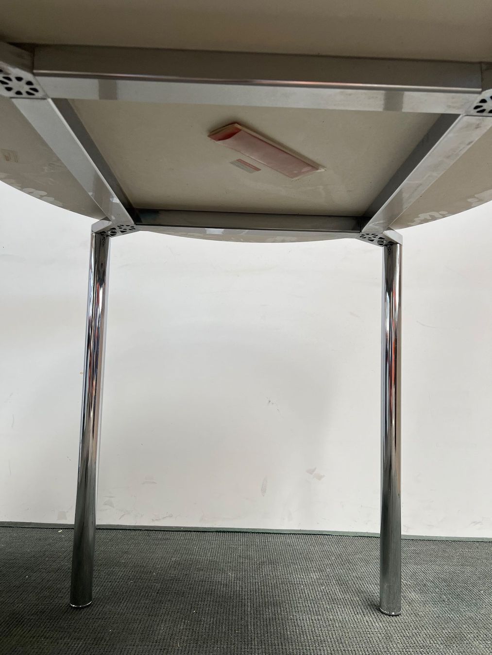 Fritz Hansen Tavoli: FRITZ HANSEN Plano Bistrotisch rund – Usato da Wangen an der Aare venduto da TBYN 5