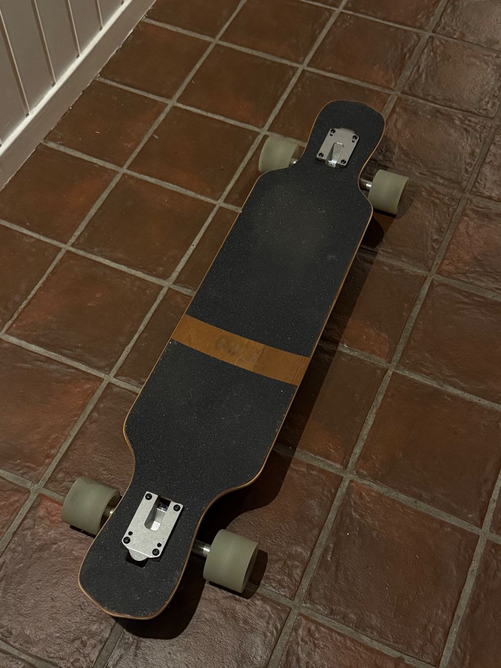 Skateboards: Longboard (Kaum benutzt, schlichtes Design) – Gebraucht aus Twann von SchniderL
