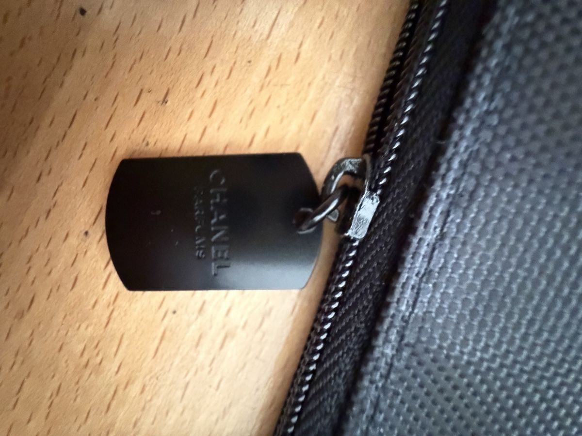 Chanel Custodie per cosmetici: Chanel Necessaire schwarz NEU – Nuovo e nell'imballaggio originale da kloten venduto da domireto 1