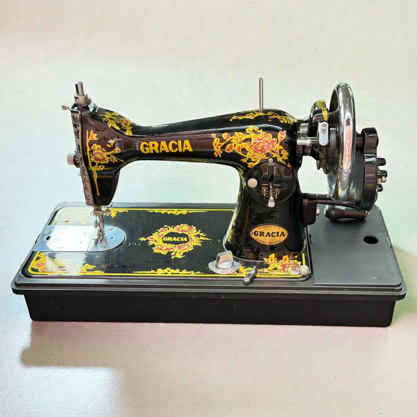 Nähmaschinen: Machine à coudre Gracia vintage - comme neuve – Gebraucht aus Morges von 1tiquaire