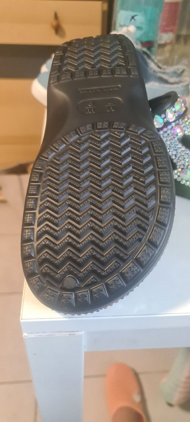 Chaussures femmes: Strass Schlüpfer – Neuf avec emballage d'origine à Bellerive VD par Hermes5 2