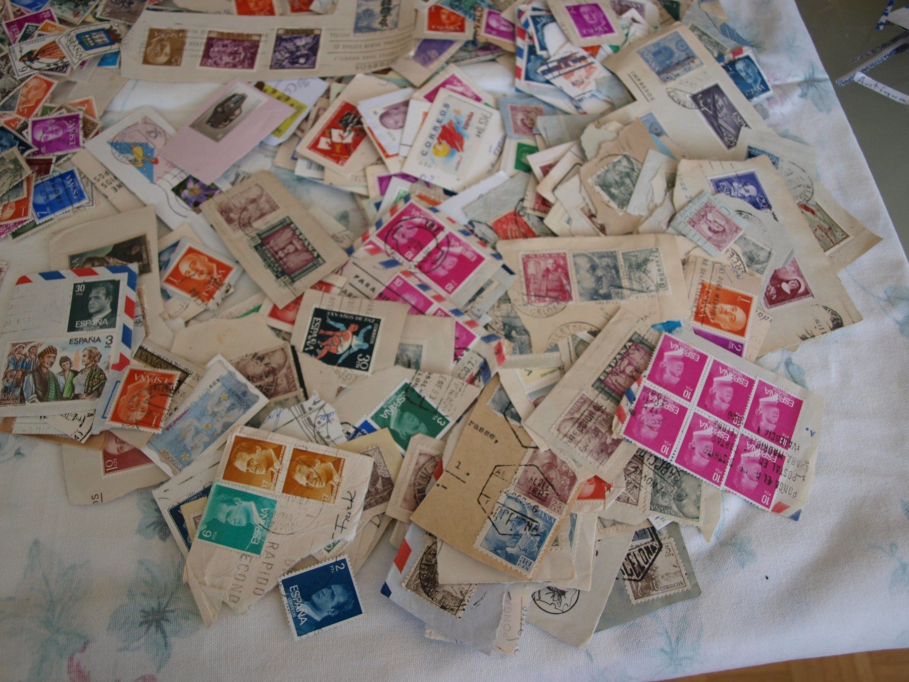 Alle Briefmarken: Spanien ca1500 Marken = 250 g . mit Papier + Abgelöst – Gebraucht aus Aarau von Marcele0 6