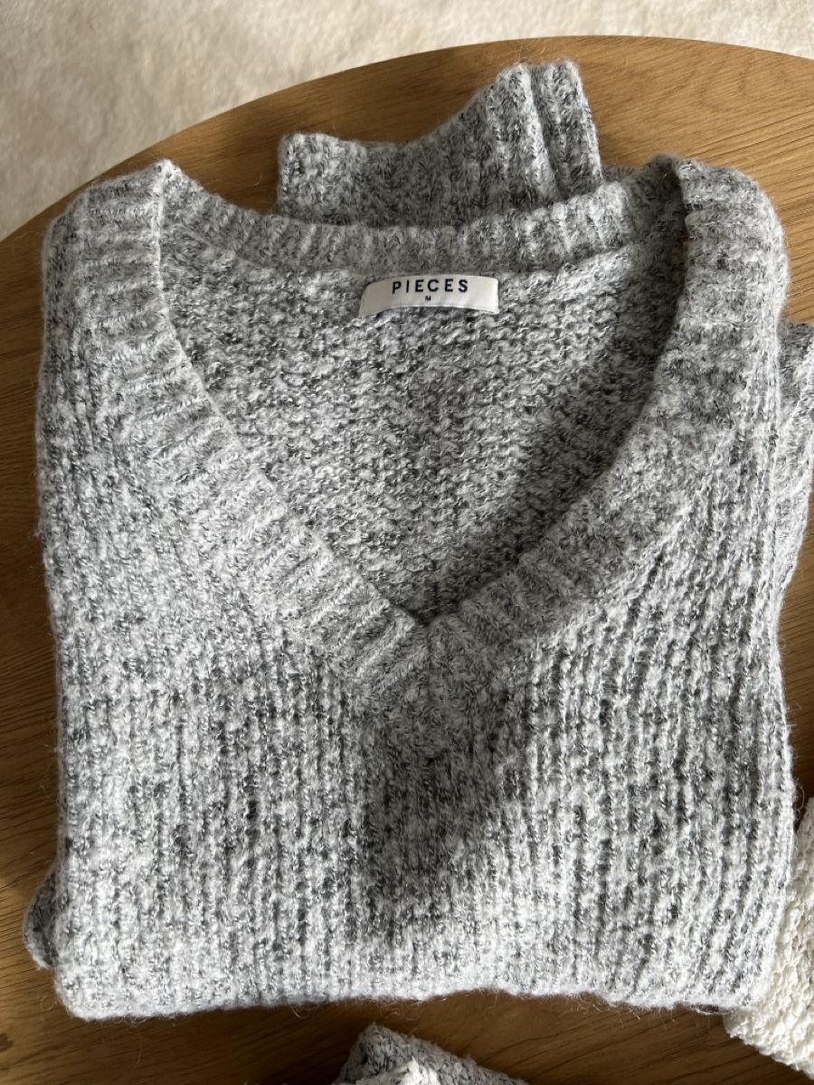 Pullover & Sweatshirts: 3 Pullover Gr.36 – Gebraucht aus Schübelbach von 18sunshine 1