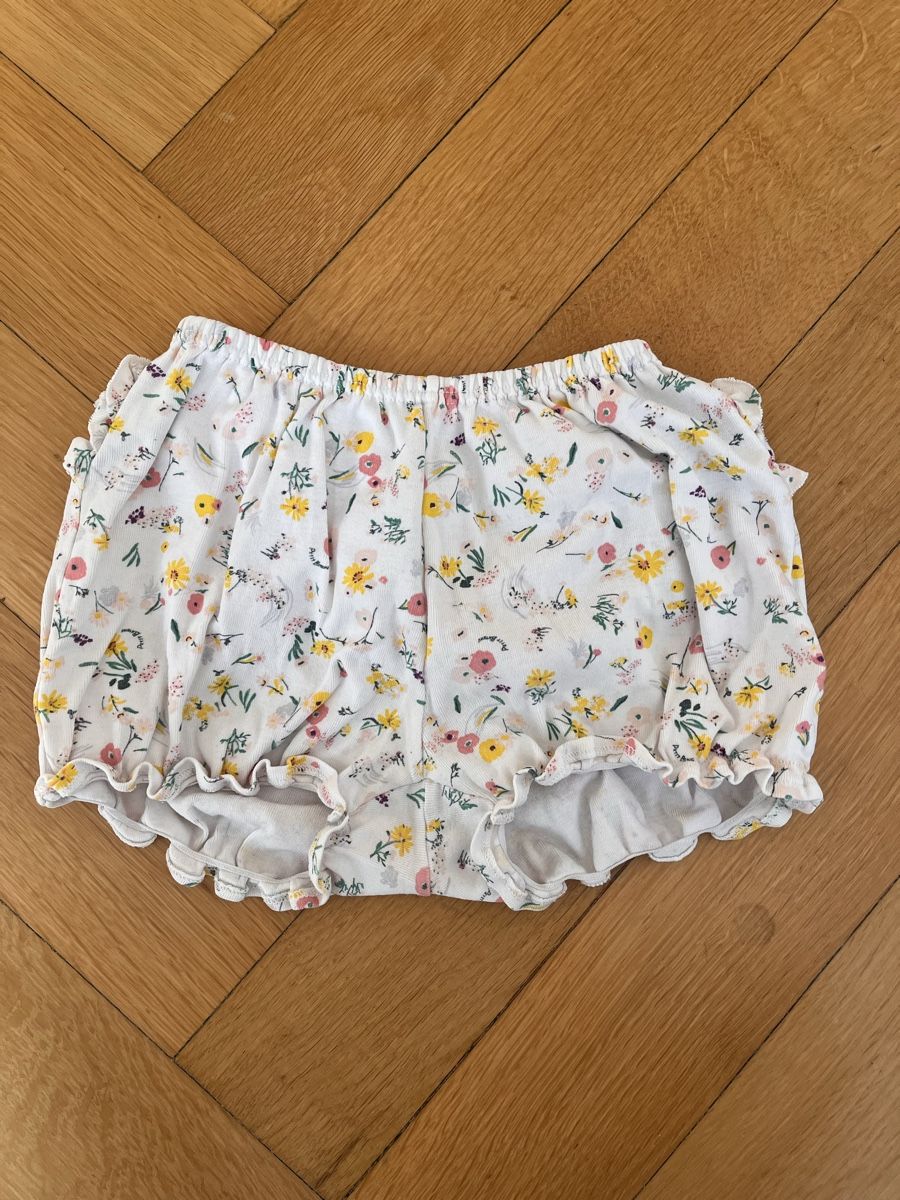 Petit Bateau Hosen: Short petit bateau taille 95cm  – Gebraucht aus Lausanne von eme_5z9v