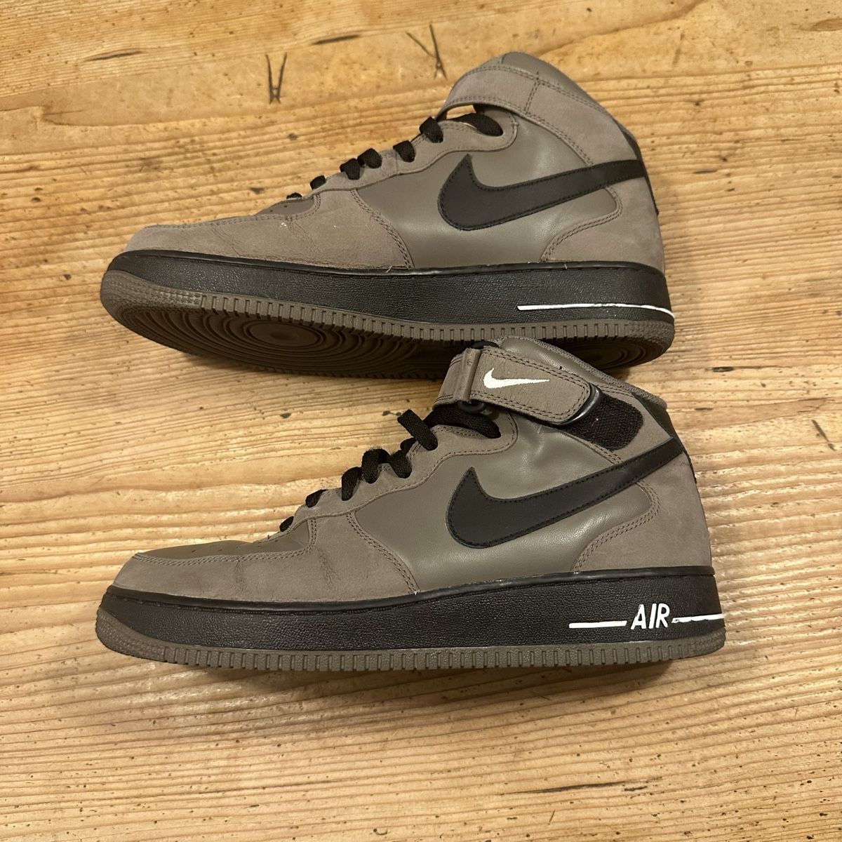 Nike Chaussures hommes: Nike Air Force 1 Mid ’07 Grösse 44  – D'occasion à Stadel(Winterthur) par Sikuvan 1