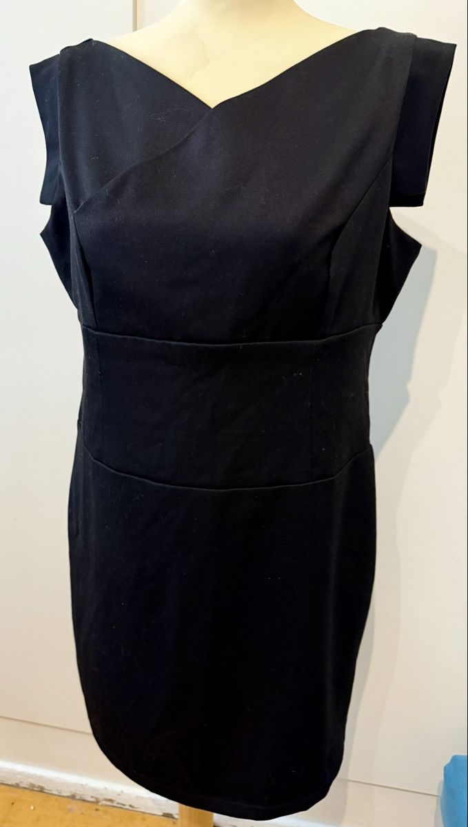 Robes: Robe noire courte – D'occasion à Le Locle par tchanatakoua