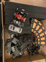 Carrera Bahn mit 4 Autos und viel Zubehör zu verkaufen!