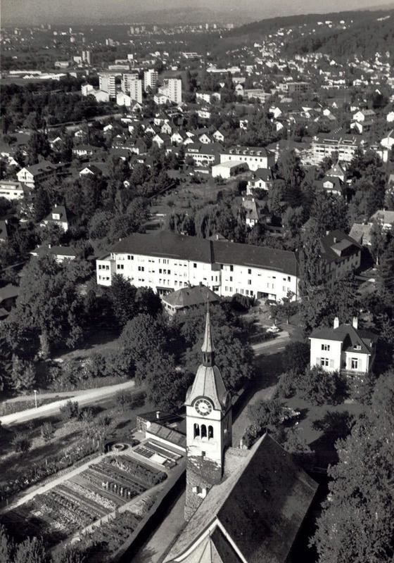 Cartoline postali: Flugaufnahme Arlesheim BL - Klinisch- – Antico da Ettingen venduto da Kartenplanet