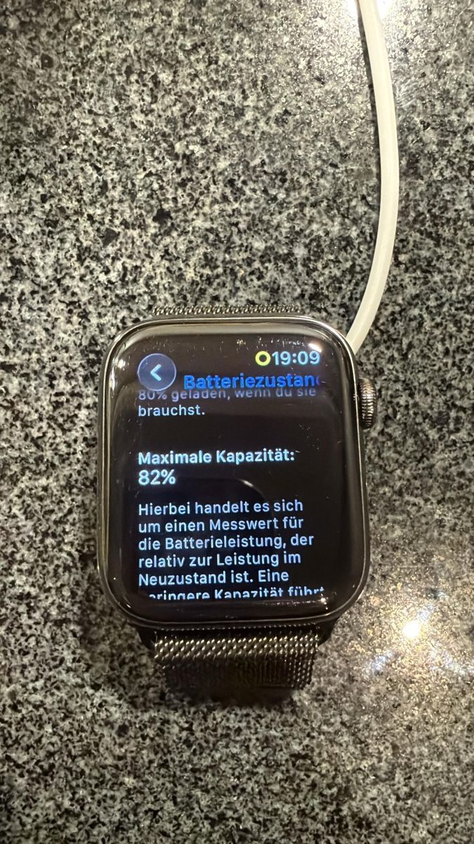 Apple Smartwatch: Apple Watch | Series 6 | 44mm – Gebraucht aus Mollis von GoldendSilber 1