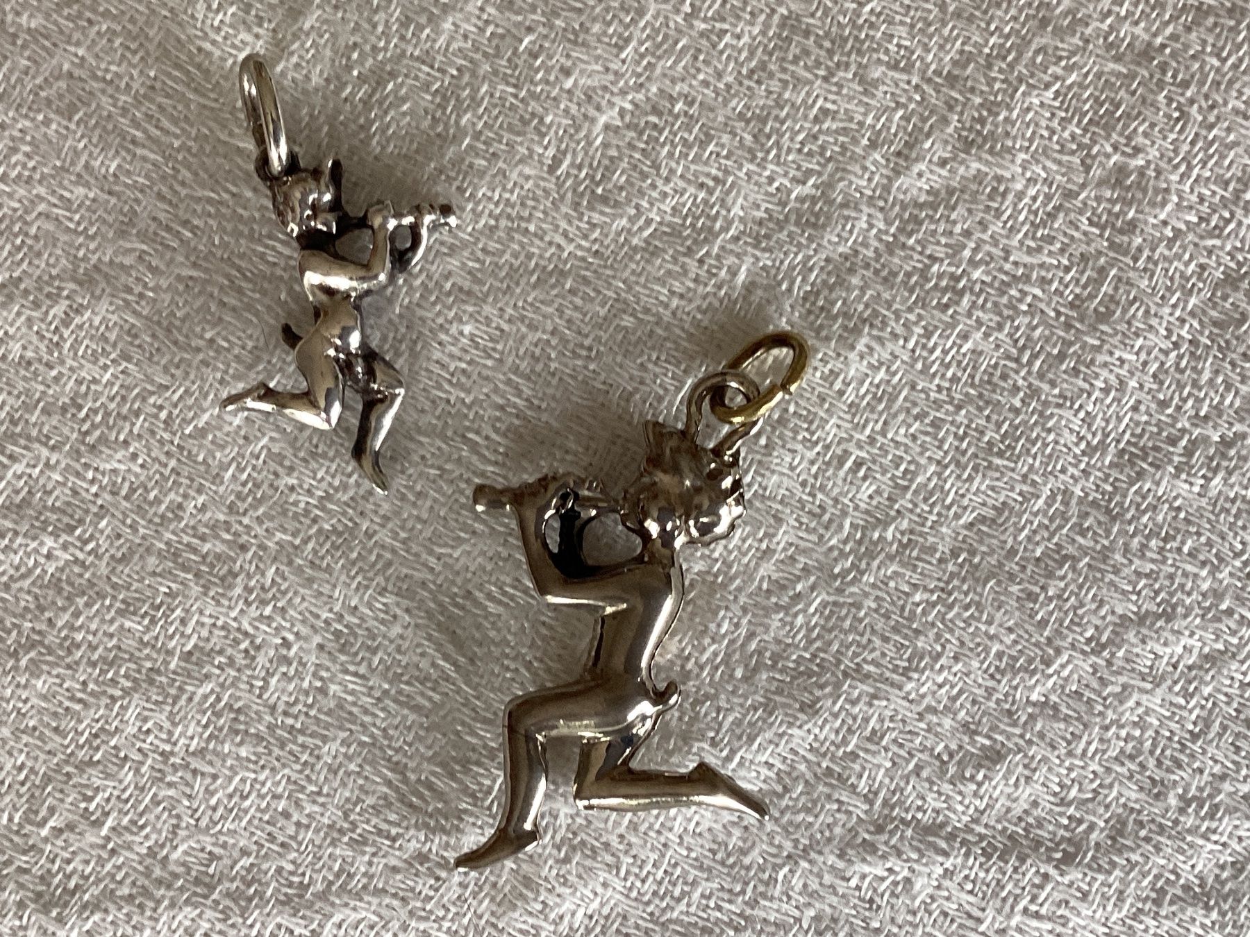 Ciondoli: 2 pendentifs diablotins en métal – Usato da Pully venduto da claddagh 1