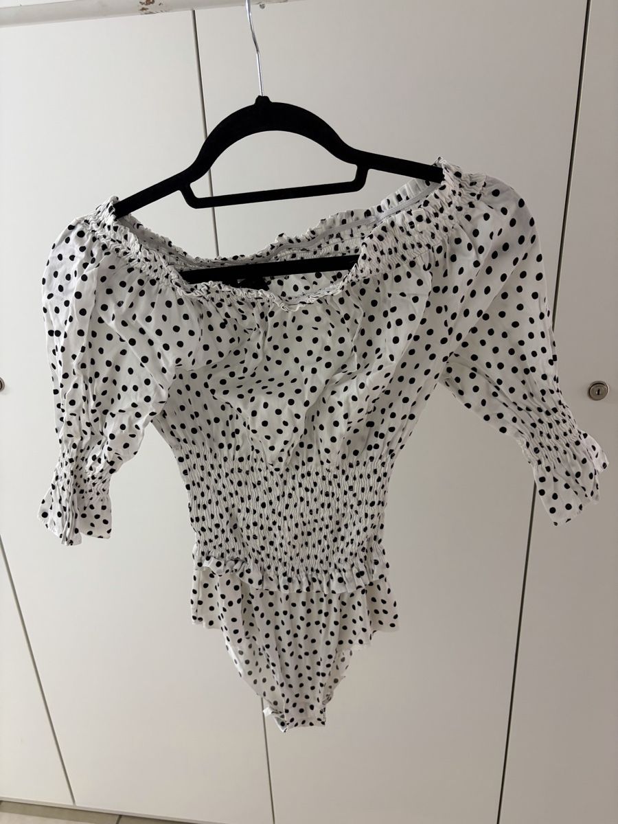 Zara Top: gepunkteter schulterfreier Body / Top – Usato da Zürich venduto da malo_8