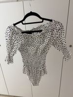 gepunkteter schulterfreier Body / Top