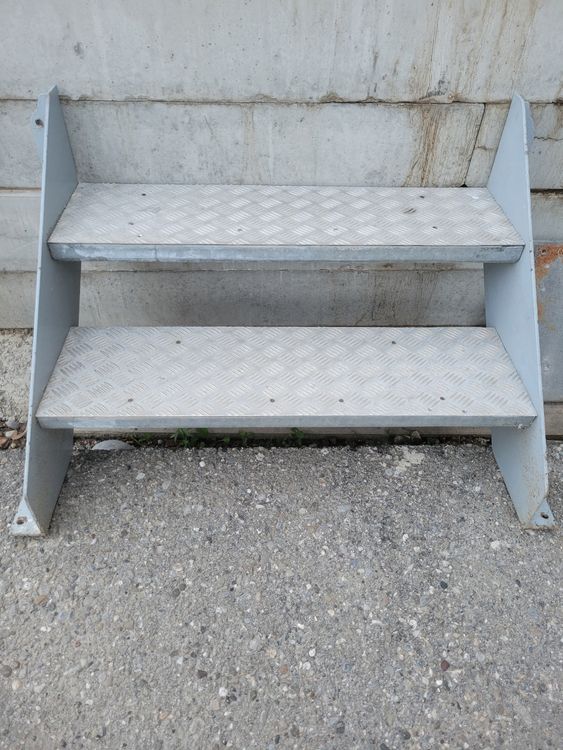 treppe-2-stufig-metall-kaufen-auf-ricardo