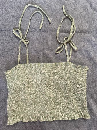 Hell grünes ruffle crop top