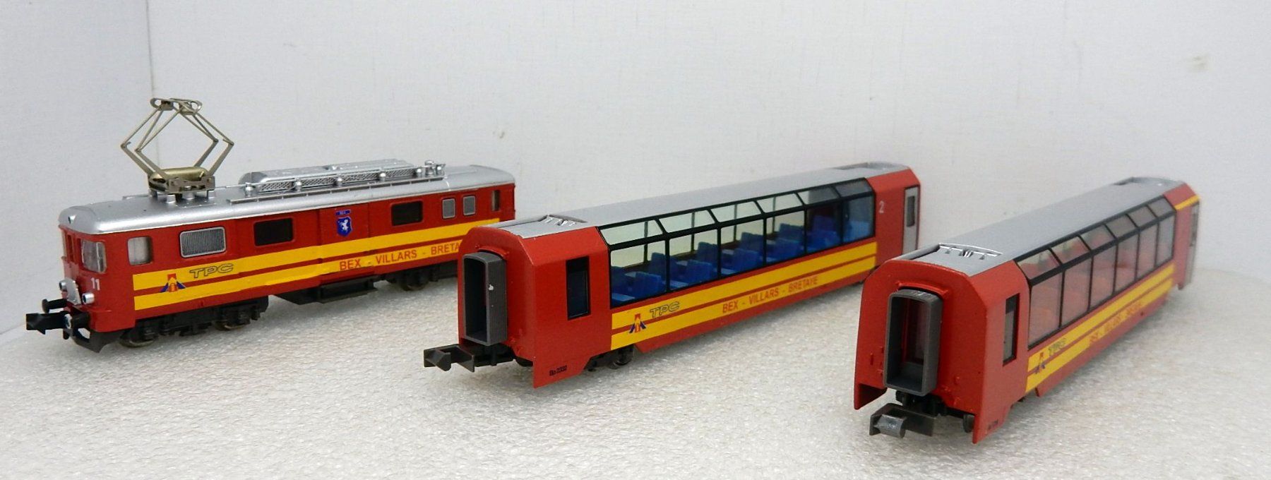 Kato Modellini di ferrovie: N  "BVB"  Motrice  De 4/4 + 2 voitures Panoramiques – Usato da Locarno venduto da Gudrun2 3