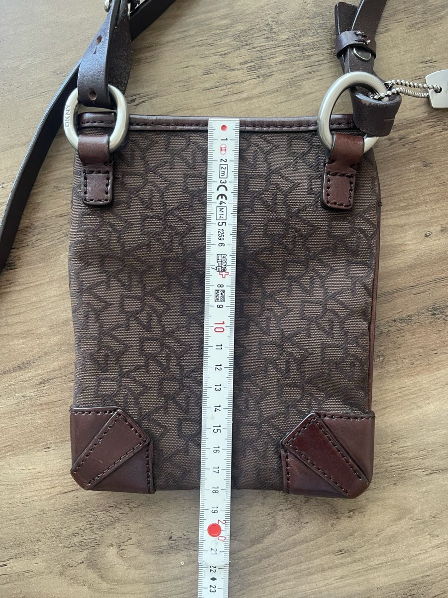 DKNY Borse: kleine Dokumententasche DKNY original – Usato da Dübendorf venduto da olh_rs5r 2