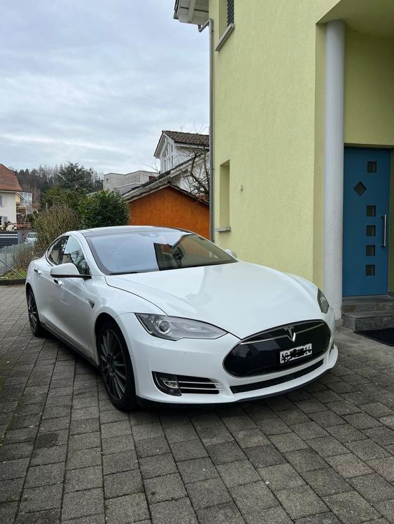 Tesla S 85 D Performance