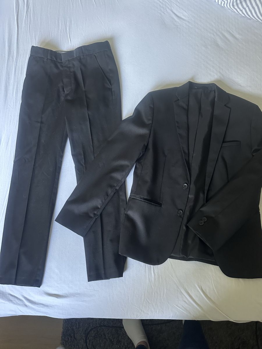 C&A Completi: Boys black suit size 140cm – Usato da Grand Lancy venduto da rac_6wqz
