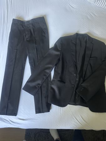 Boys black suit size 140cm