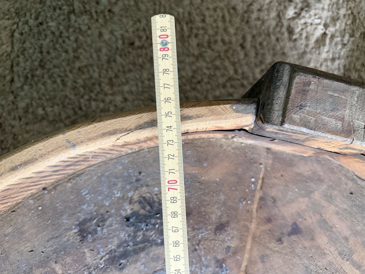 Tables: Holztisch mit Schnitzereien  – D'occasion à Killwangen par Mariposa1379 4