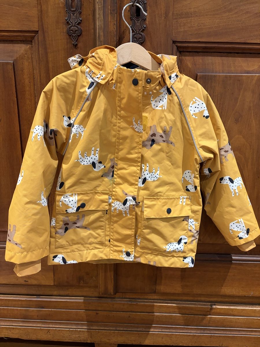 Giacche & Cappotti: Kinder Regenjacke mit Hunde Muster, Grösse 98/104 – Usato da Pratteln venduto da Daily88