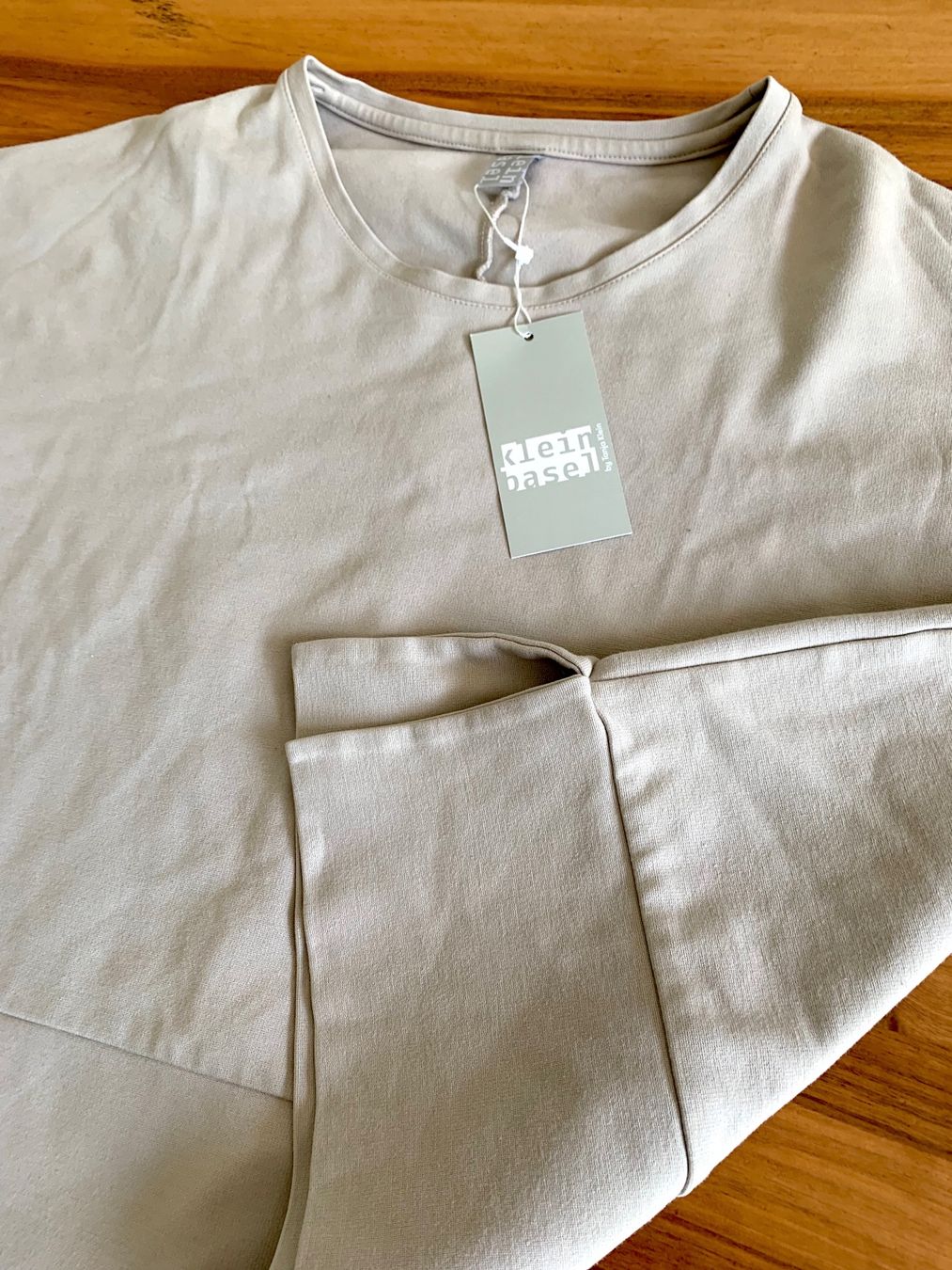 Kleinbasel Maglioni & Felpe: Kleinbasel exklusiver beiger hochwertiger  Pullover Grösse M – Nuovo e nell'imballaggio originale da Meiringen venduto da Stuffandmore