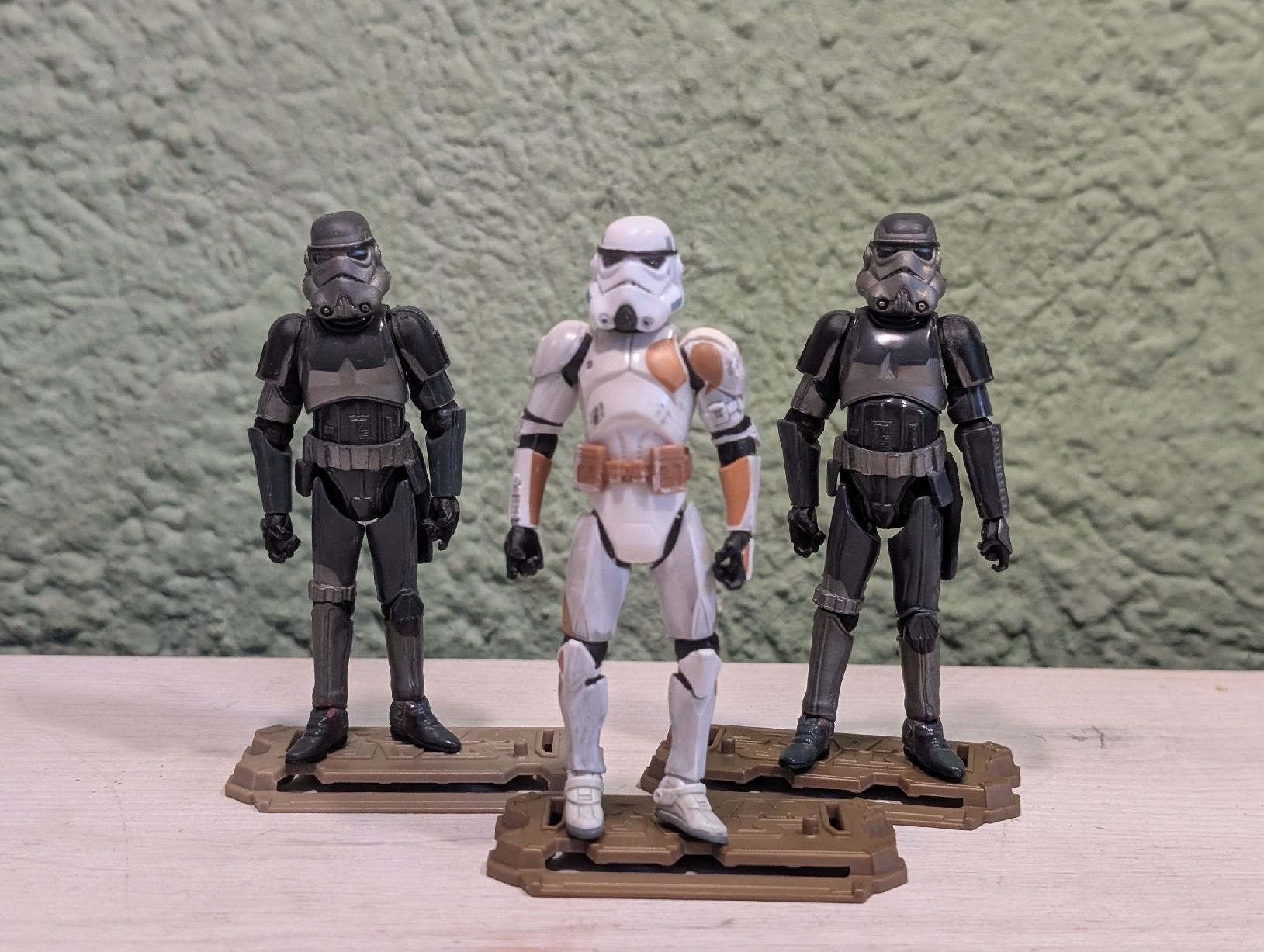 Star Wars Statuette: Star Wars Stormtrooper & Shadow Trooper Actionfiguren – Usato da Ehrendingen venduto da Amigo5