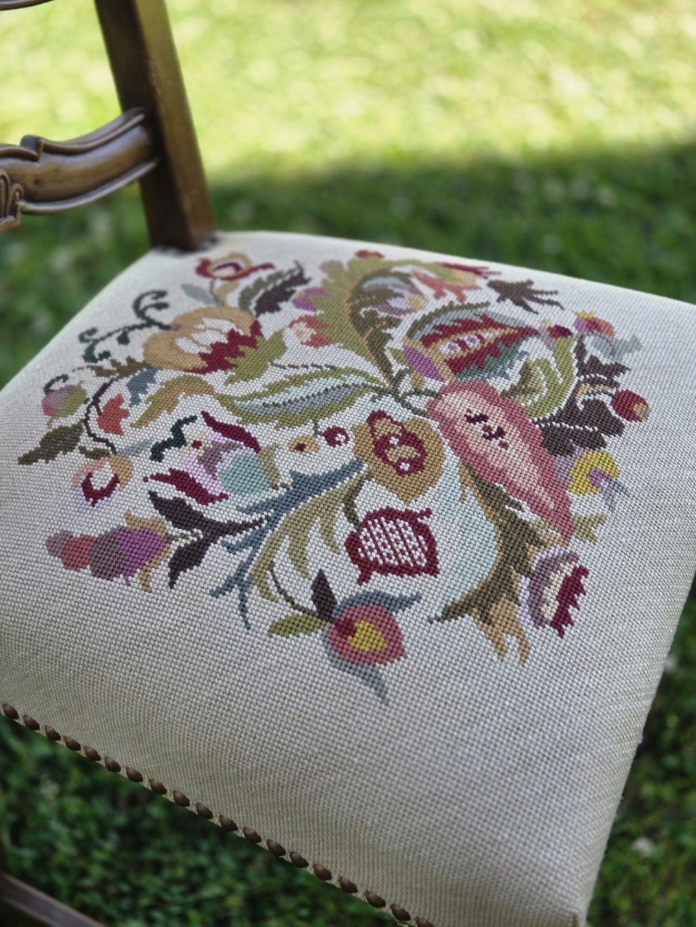 Stühle: Chaise avec motif floral – Gebraucht aus Mont-sur-Rolle von Jolie_brocante 2