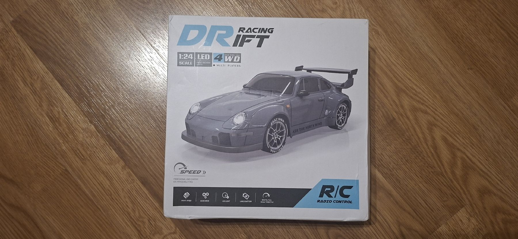 Modellismo RC: RC Drift Racing Auto 1:24 mit LED, 4WD – Usato da Ricken SG venduto da Oesti.ha