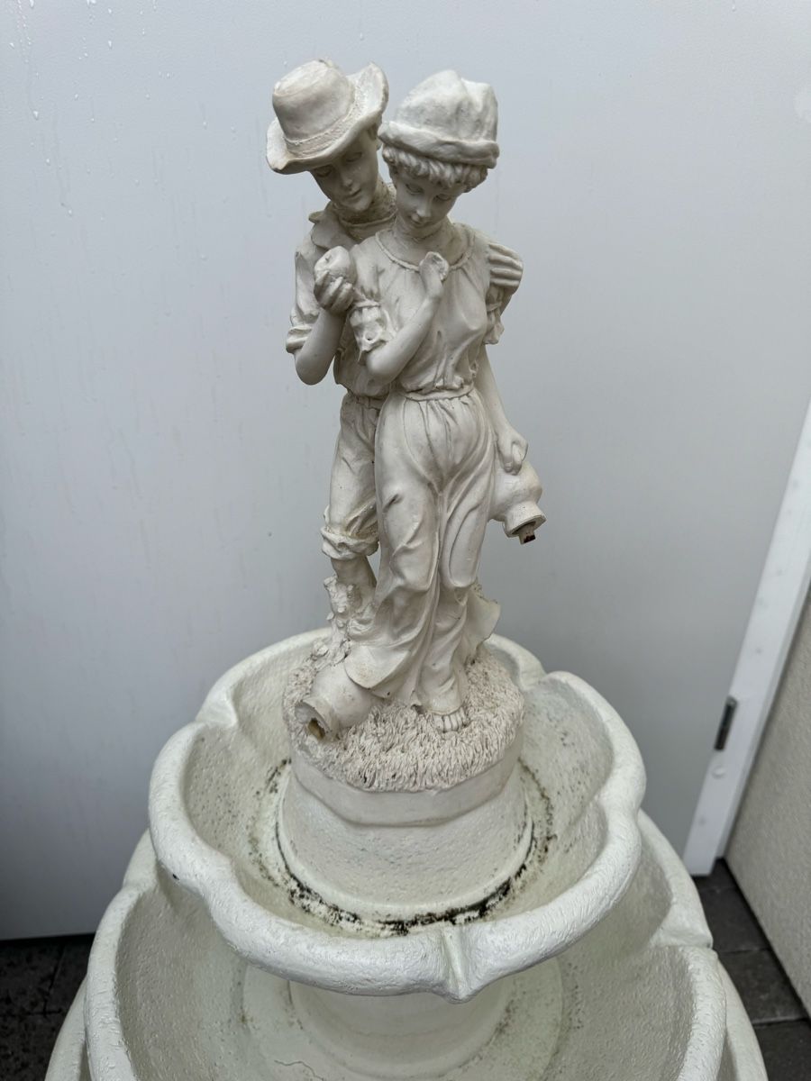 Stagni & Fontane ornamentali: Dreistufiger Kaskaden-Springbrunnen – Usato da Sisseln AG venduto da Daeha1 1