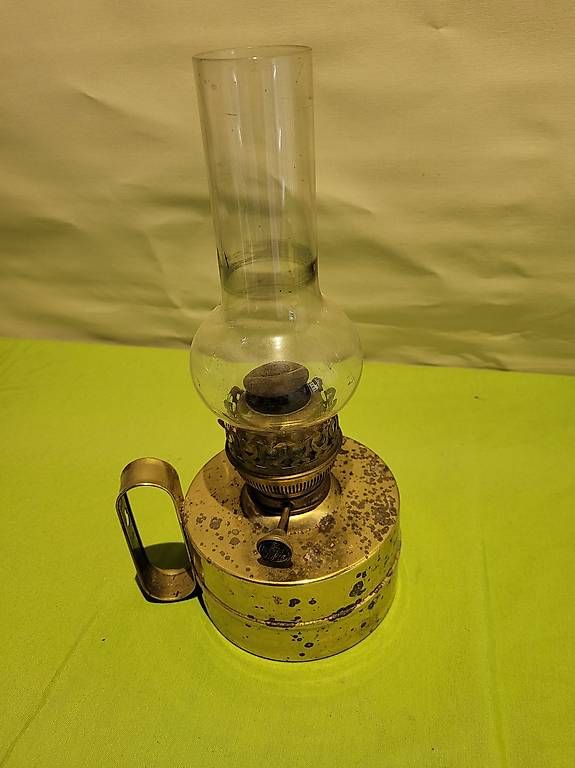 Lampade: lampe a pétrole – Usato da Le Landeron venduto da Pol_Liquidations 1