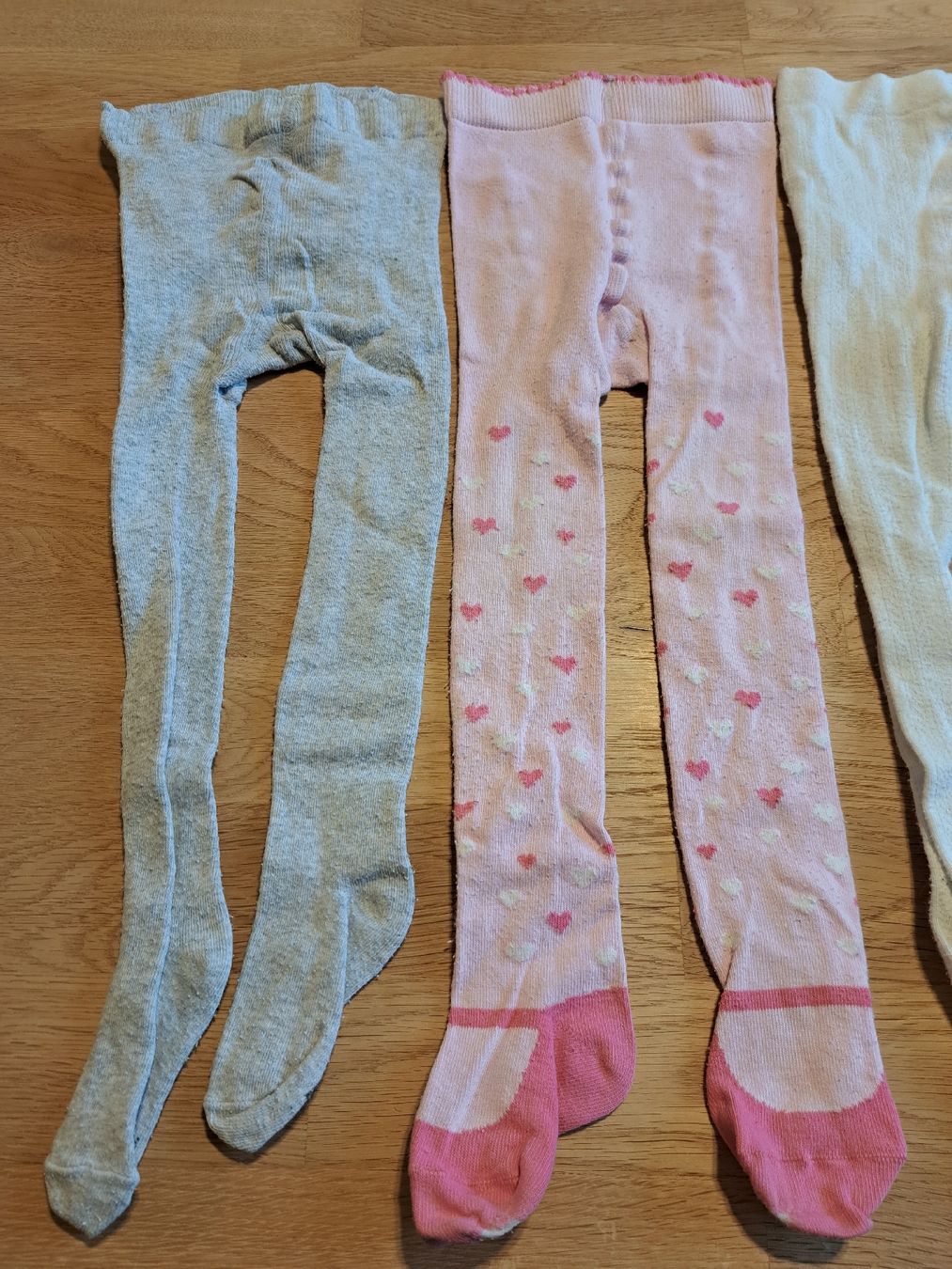 Strümpfe & Strumpfhosen: 3er Set Mädchen Strumpfhosen, Grösse 86/92 – Gebraucht aus Bergdietikon von Staphylococcus 2