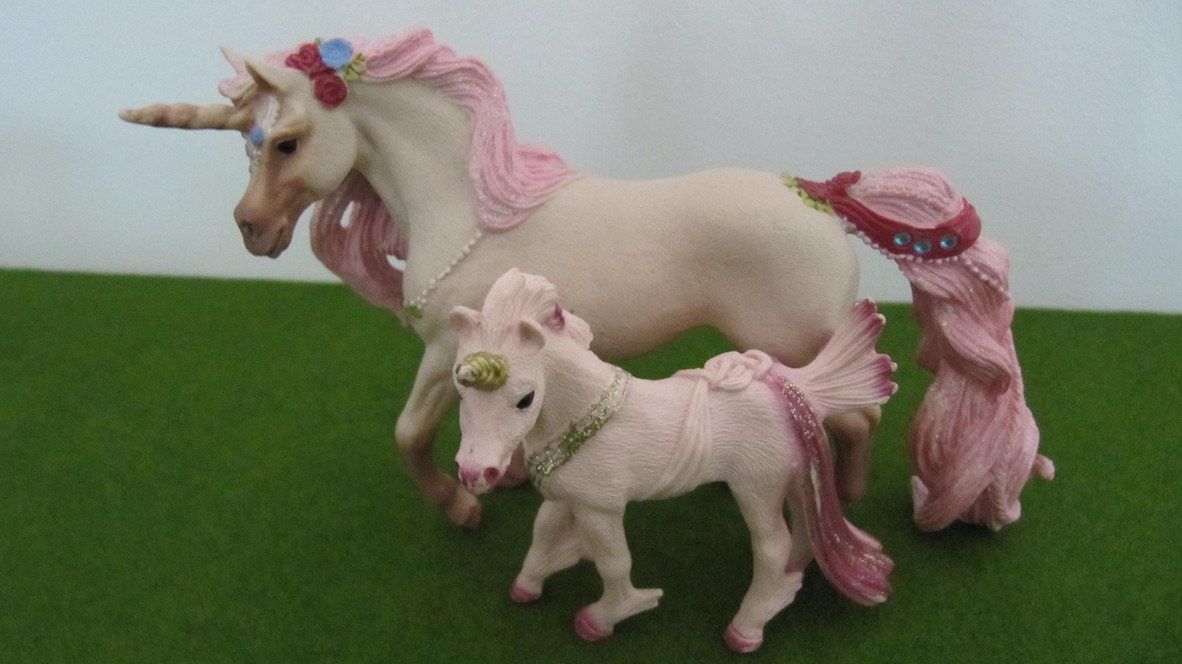 Schleich Giocattoli: Zwei schöne Schleich Bayala Schmuck Einhörner – Usato da Brunnen venduto da Kiwiland1 1
