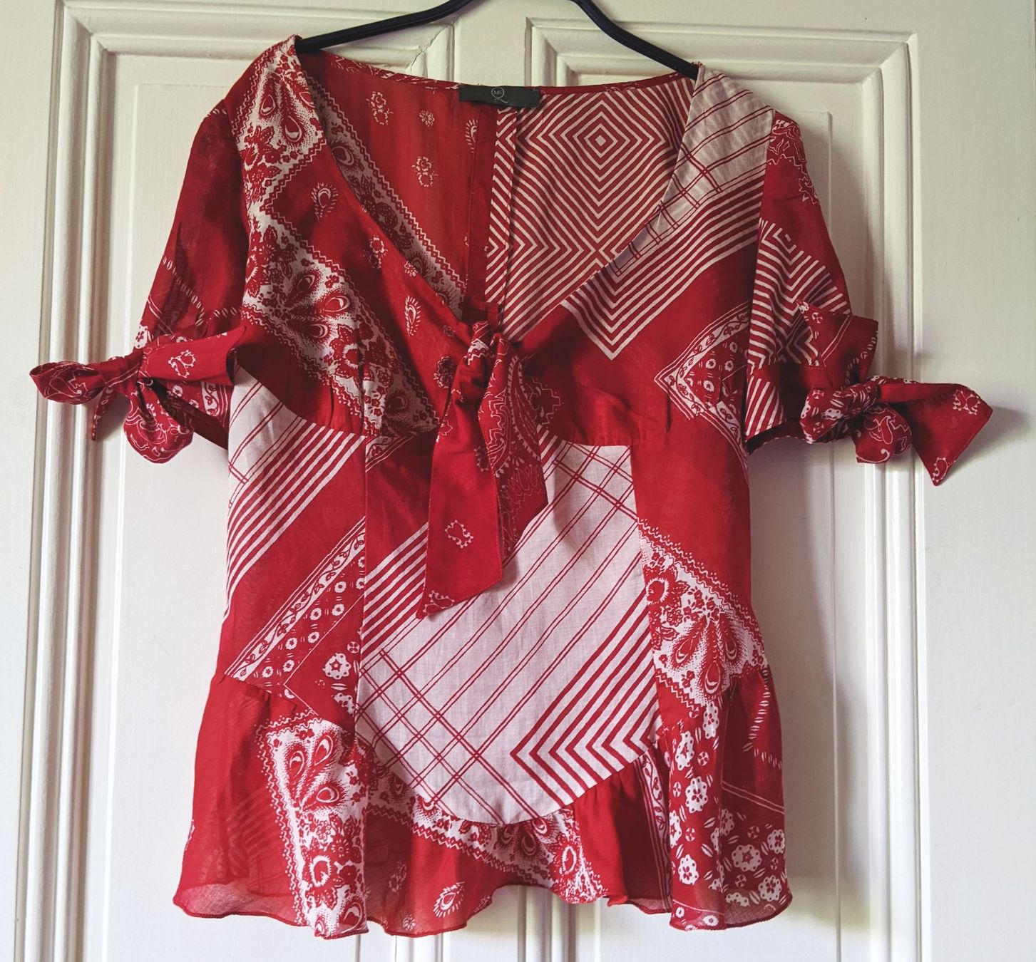Alexander Mcqueen Blusen: ALEXANDER McQUEEN : Blouse rouge et blanche M – Gebraucht aus Petit-Lancy von lilycerise