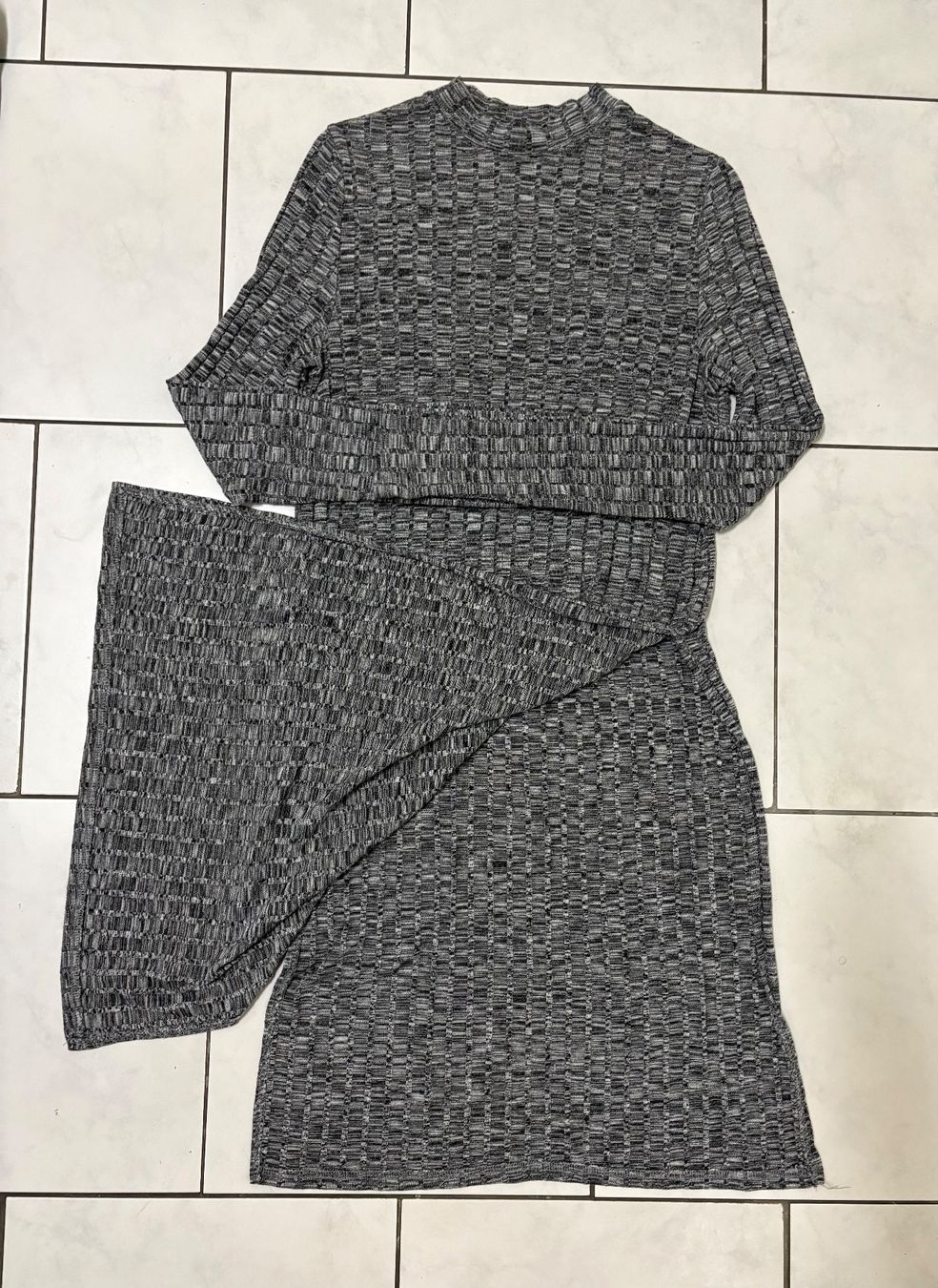 Maglioni & Felpe: Pulover Midi / Puloverkleid – Usato da Basel venduto da tif_m2h6 3
